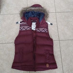 Tokyo Laundry Maroon puffer vest
